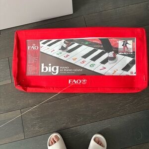 FAO Schwarz THE BIG PIANO 70" Long 24-Key Pad w/8 Musical Instrument Sounds